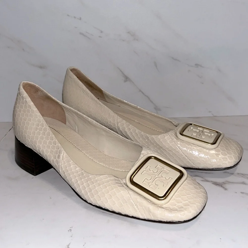 Tory Burch Georgia logo plaque pumps sz 6.  (L15)